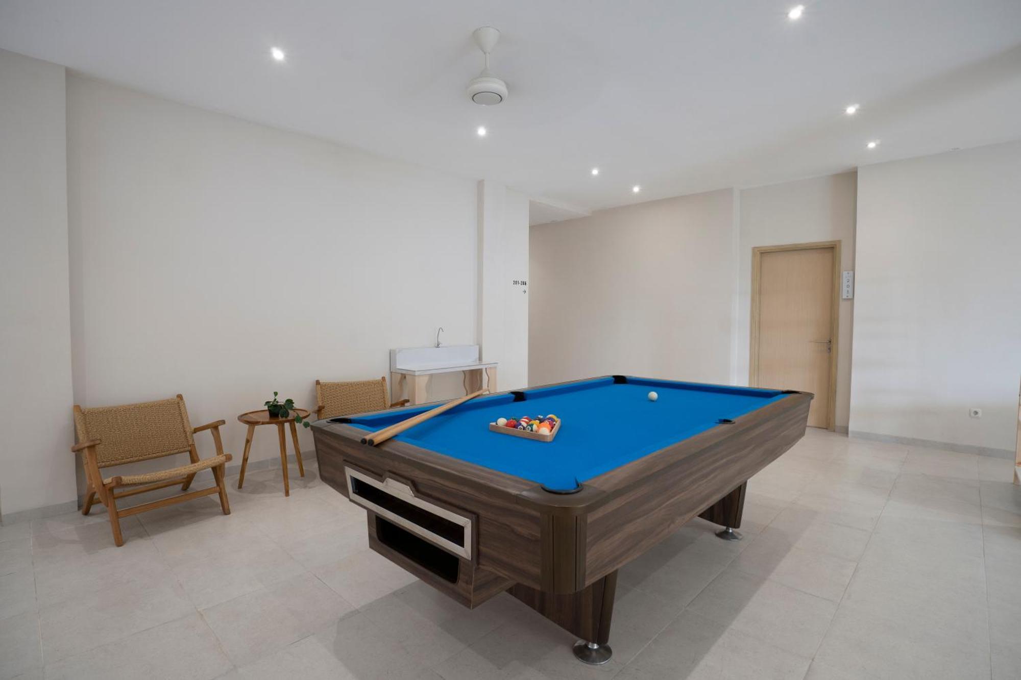 Bali Bustle Sunset Coliving And Coworking Space Legian Esterno foto